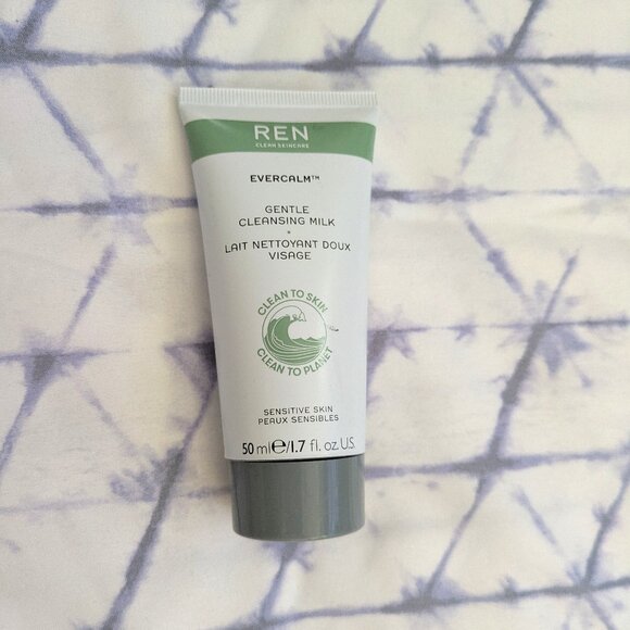 🌸 REN Clean Skincare Evercalm Gentle Cleansing Milk NIB 1.7oz Travel Size - Picture 1 of 6